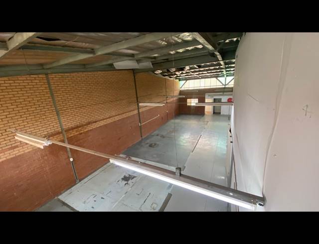 340M² WAREHOUSE TO LET IN HENNOPSPARK INDUSTRIAL