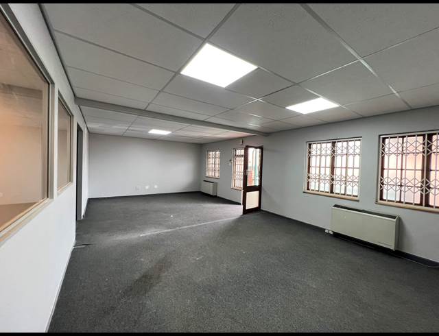 100M² OFFICE TO LET IN HIGHVELD