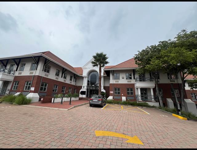472M² OFFICE TO LET IN HYDE PARK