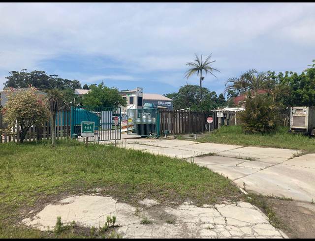 3,350M² INDUSTRIAL YARD TO LET IN SHAKAS ROCK