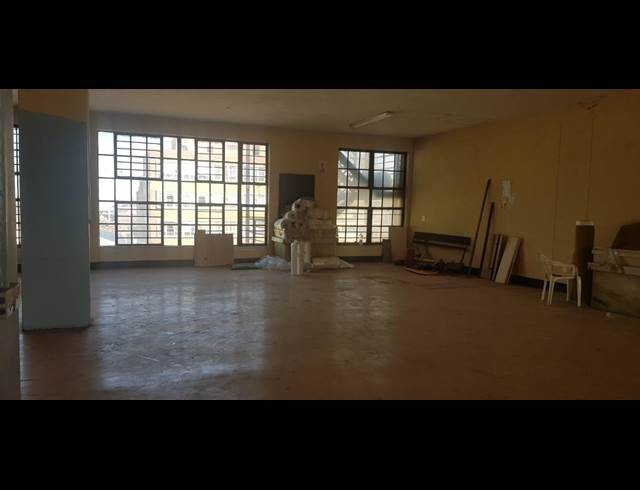 400M² WAREHOUSE TO LET IN CITY & SUBURBAN