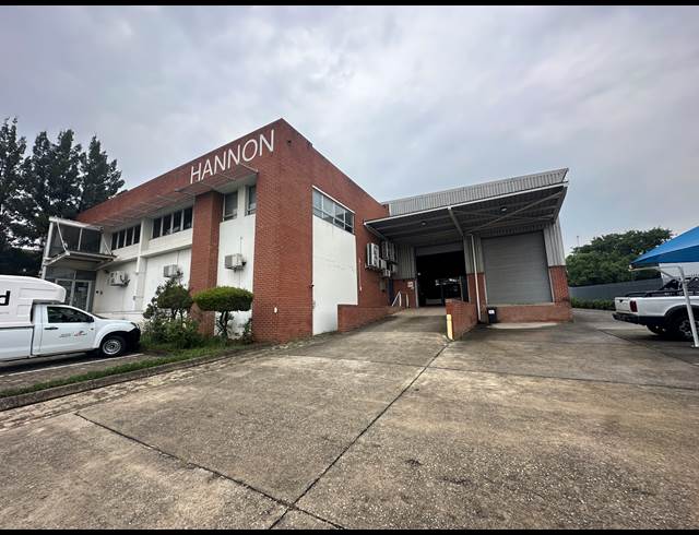 1,880M² WAREHOUSE TO LET IN LINBRO PARK