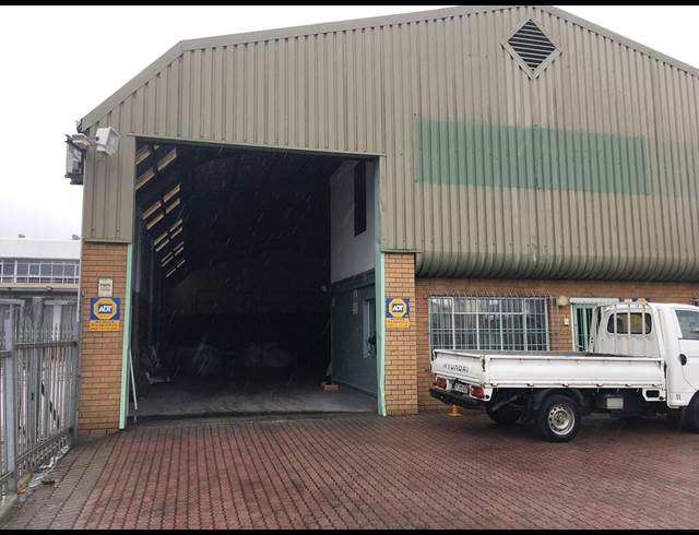 700M² WAREHOUSE TO LET IN EPPING INDUSTRIAL