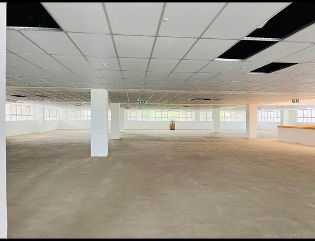 1,110M² RETAIL TO LET IN HALFWAY HOUSE