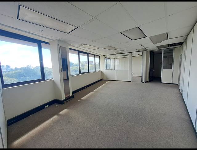 143M² OFFICE TO LET IN DUNKELD WEST