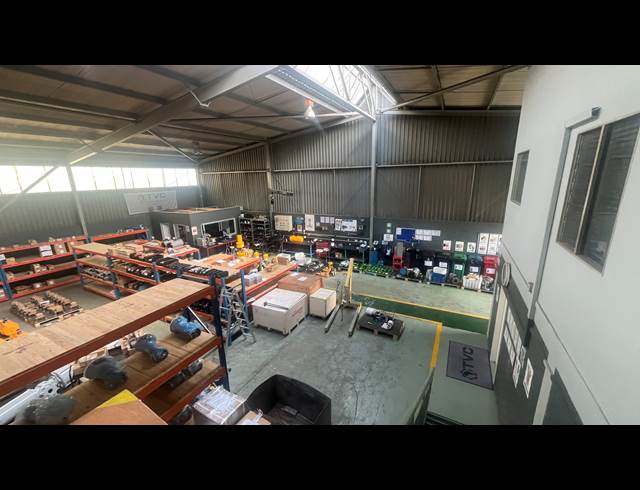 410M² WAREHOUSE TO LET IN SPARTAN