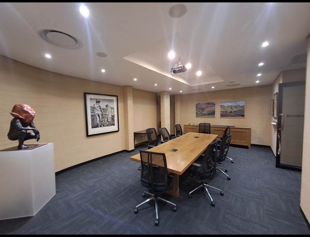 104M² OFFICE TO LET IN HYDE PARK
