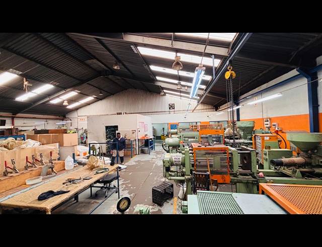 514M² WAREHOUSE TO LET IN CHAMDOR