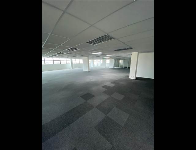 395M² OFFICE TO LET IN WOODSTOCK