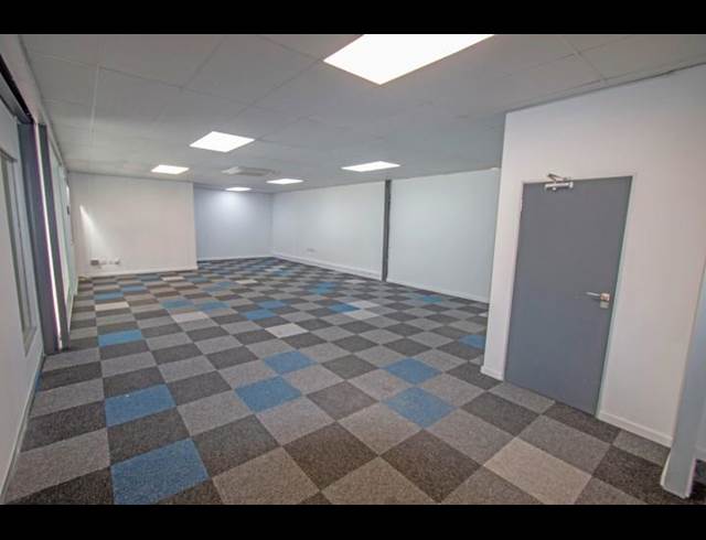 356M² SHOWROOM TO LET IN OLIVEDALE