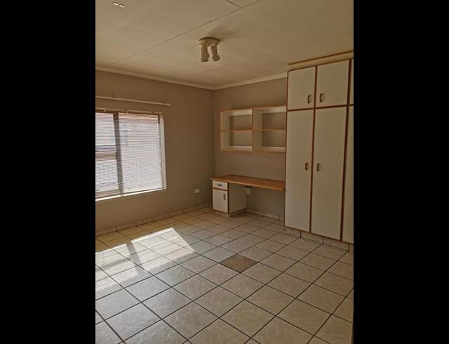 1 BEDROOM PROPERTY TO RENT IN DASSIE RAND