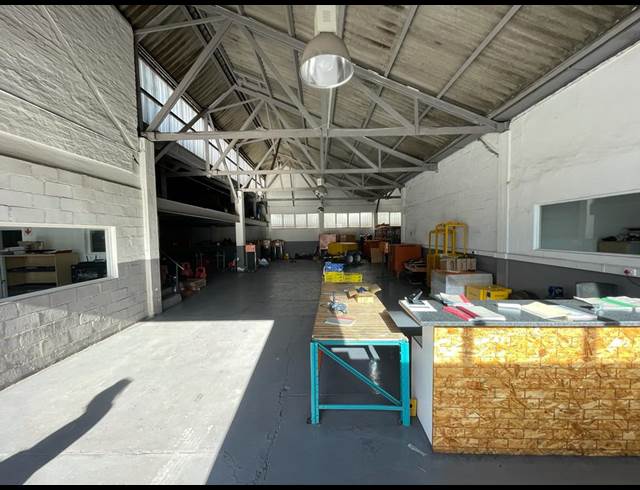 885M² WAREHOUSE TO LET IN PAARDEN EILAND