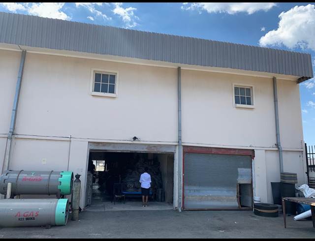 1,550M² WAREHOUSE TO LET IN EASTLEIGH