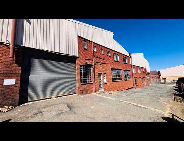 337M² WAREHOUSE TO LET IN LEA GLEN
