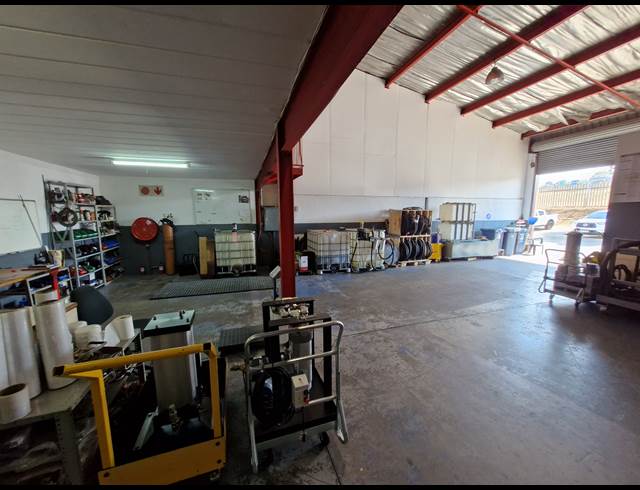 192M² WAREHOUSE TO LET IN JET PARK