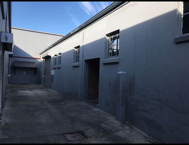 228M² WAREHOUSE TO LET IN KENSINGTON