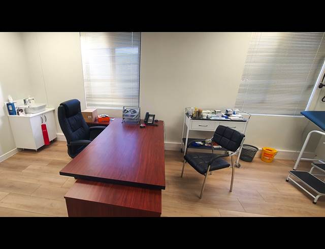 22M² OFFICE TO LET IN PAARL CENTRAL