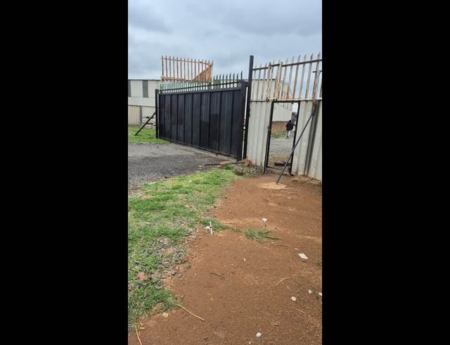 3,000M² INDUSTRIAL YARD TO LET IN ANDERBOLT