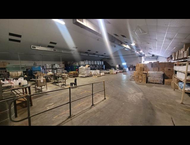 1,054M² WAREHOUSE TO LET IN ATLAS GARDENS
