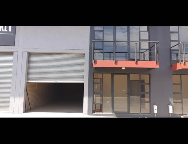 135M² WAREHOUSE TO LET IN POMONA