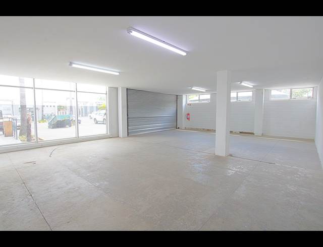 699M² WAREHOUSE TO LET IN KYA SANDS
