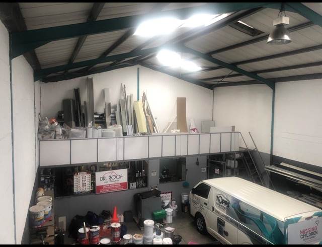 223M² WAREHOUSE RENTED IN STIKLAND INDUSTRIAL