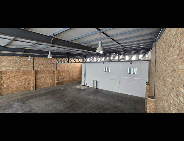875M² WAREHOUSE TO LET IN NORTH RIDING