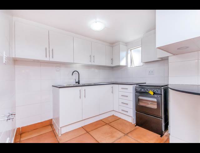 1 BEDROOM FREEHOLD RENTED IN KELVIN