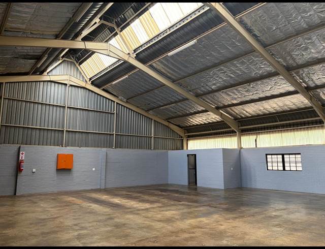 300M² WAREHOUSE TO LET IN ALBERTON NORTH