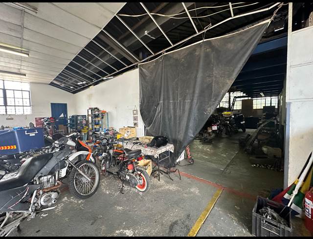 400M² WAREHOUSE TO LET IN MANUFACTA
