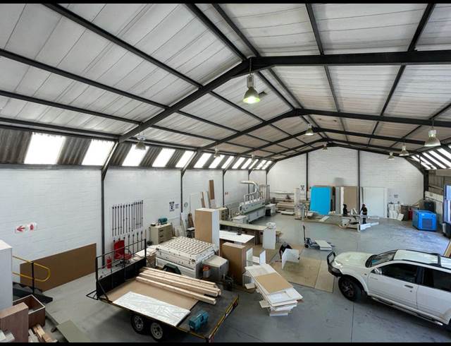 550M² WAREHOUSE RENTED IN STIKLAND INDUSTRIAL
