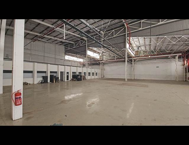 1,490M² WAREHOUSE TO LET IN ROSSLYN