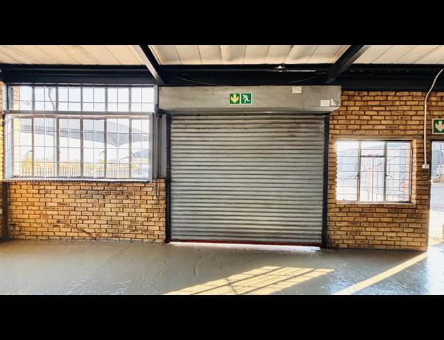 264M² WAREHOUSE TO LET IN FACTORIA
