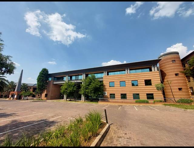 1,354M² OFFICE TO LET IN BEDFORDVIEW