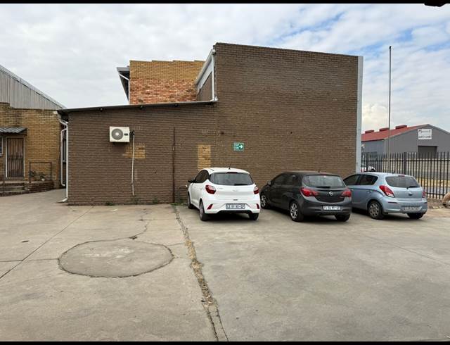 2,658M² WAREHOUSE TO LET IN ANDERBOLT