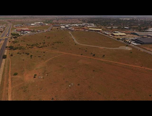 35,000M² WAREHOUSE TO LET IN CLAYVILLE