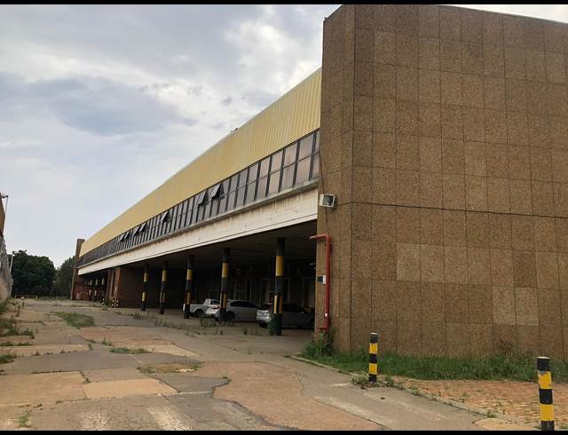 13,500M² WAREHOUSE TO LET IN MEADOWDALE