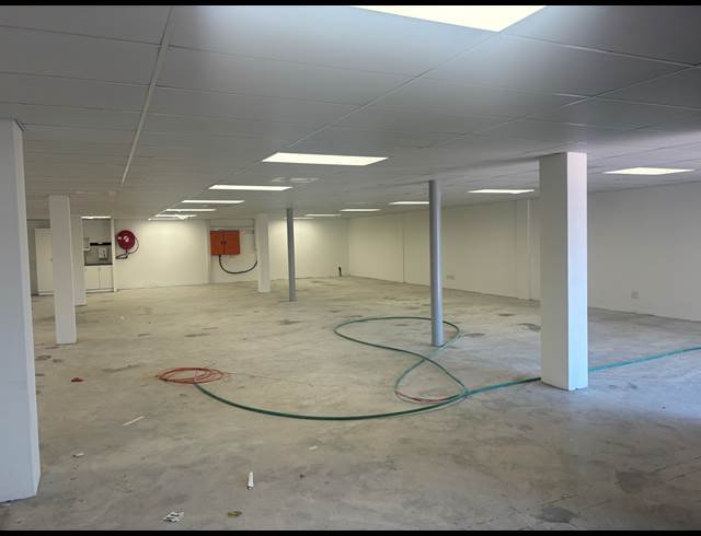 470M² RETAIL TO LET IN EPPING INDUSTRIAL