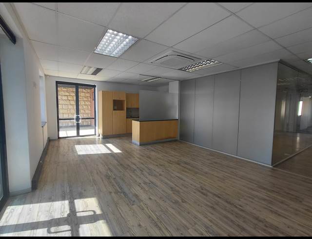 299M² OFFICE TO LET IN BRYANSTON