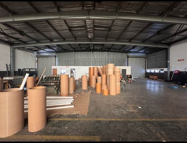 850M² WAREHOUSE TO LET IN SPRINGFIELD