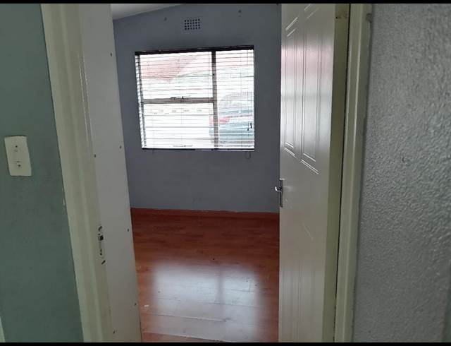 2 bed property to rent in RIDGEWAY