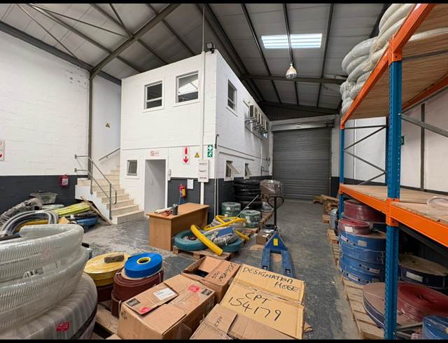 236M² WAREHOUSE TO LET IN STRAND CENTRAL