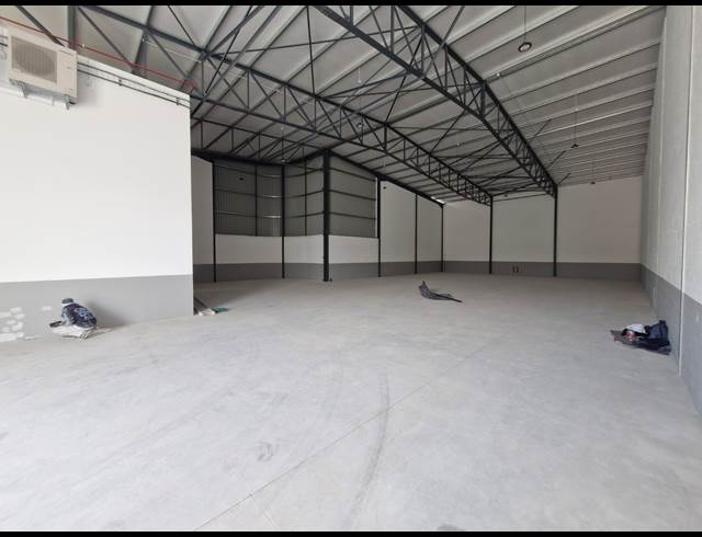 565M² WAREHOUSE TO LET IN STIKLAND INDUSTRIAL