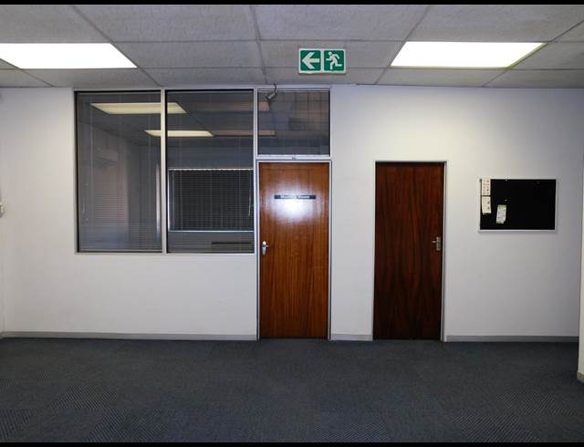 400M² OFFICE TO LET IN STRIJDOMPARK