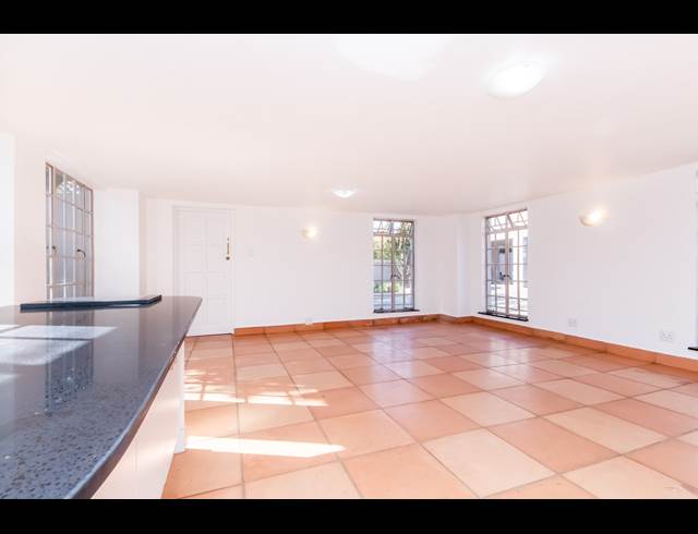 1 BEDROOM FREEHOLD RENTED IN KELVIN