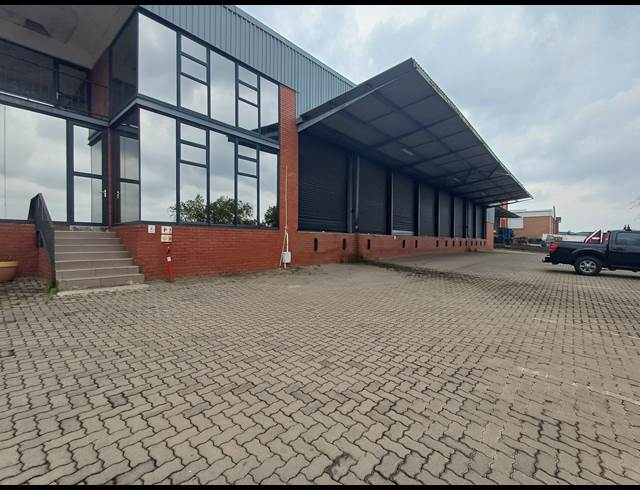 2,440M² WAREHOUSE TO LET IN COSMO BUSINESS PARK