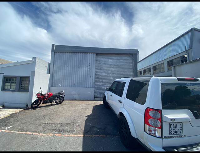 130M² WAREHOUSE TO LET IN PAARDEN EILAND
