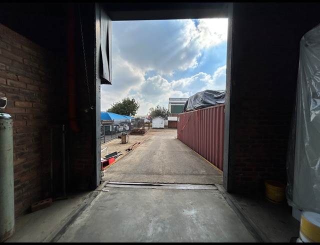 2,169.80M² WAREHOUSE TO LET IN SPARTAN