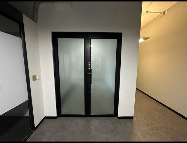 860M² BUILDING TO LET IN PAARDEN EILAND