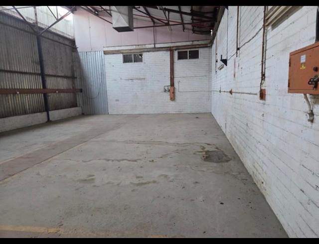 1,072M² WAREHOUSE TO LET IN BURBREEZE